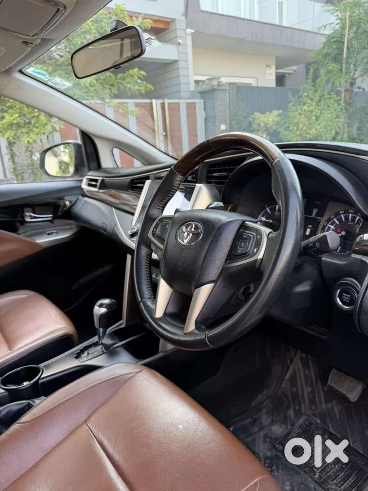 Toyota Innova Crysta 2.8 Zx At 7 Seater, 2016, Diesel