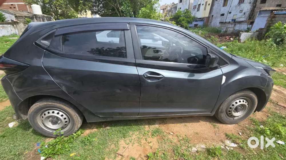 Tata Altroz Xe Petrol 2021