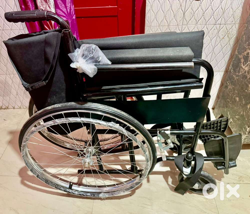 Foldable wheel Chair