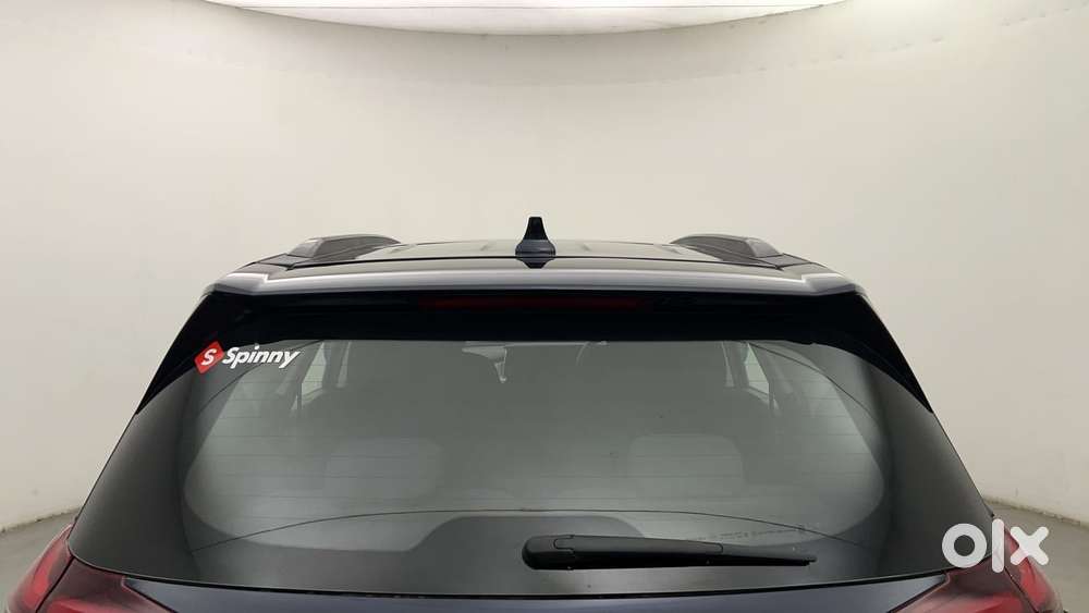 Mahindra Xuv700 2.0 Ax 5 Petrol Mt 7 Str, 2022, Petrol