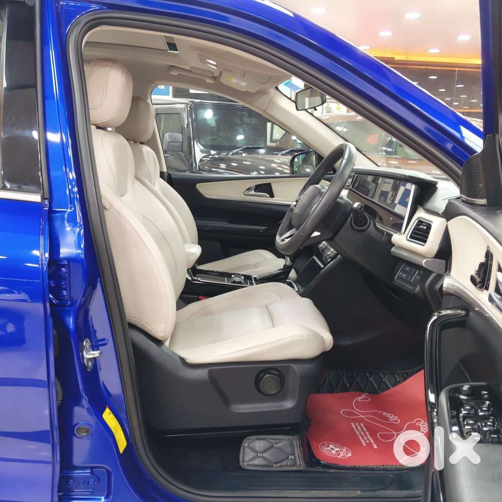 Mahindra Xuv700 Ax7 Awd, 2023, Petrol