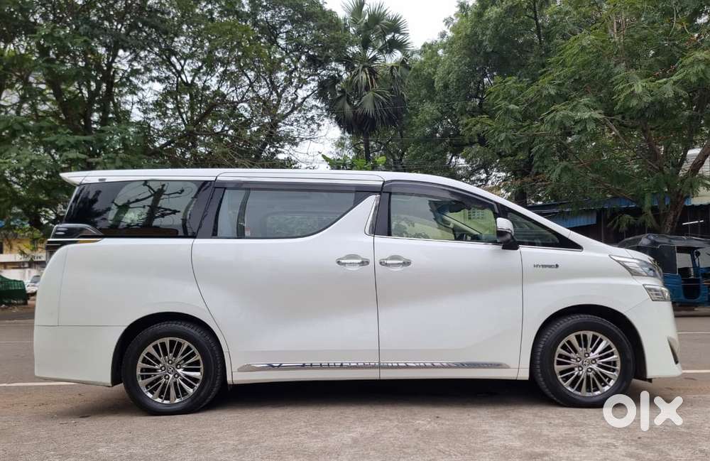 Toyota Vellfire Vip – Executive Lounge, 2022, Cng & Hybrids