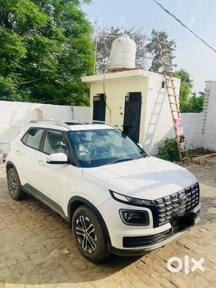 Hyundai Venue 2024 Diesel Well Maintained