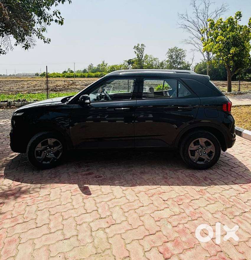 Showroom Condition, All Original, Diesel Hyundai Venue