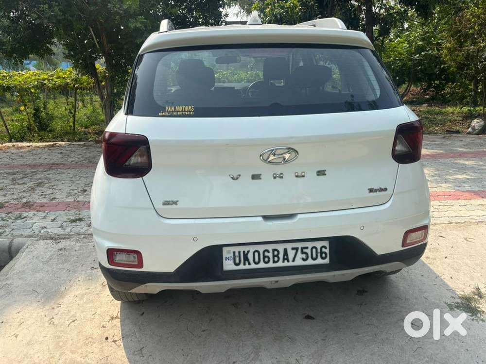 Hyundai Venue 2021 69000 Km Driven