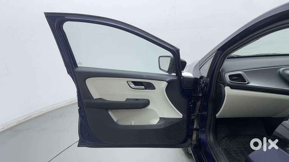 Tata Altroz Xz Plus (s), 2023, Petrol