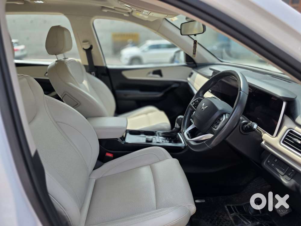 Mahindra Xuv700 2.0 Ax 7 Petrol At Luxury Pack Str, 2023, Petrol