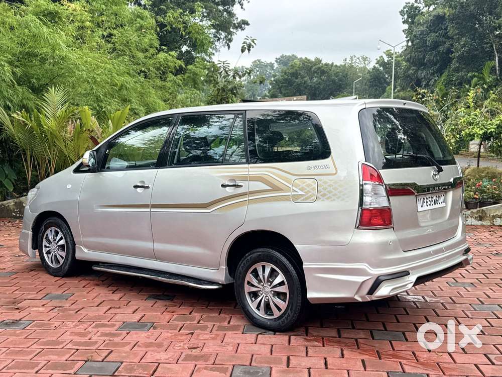 Toyota Innova 2.5 Z Diesel 7 Seater Bs Iv, 2015, Electric