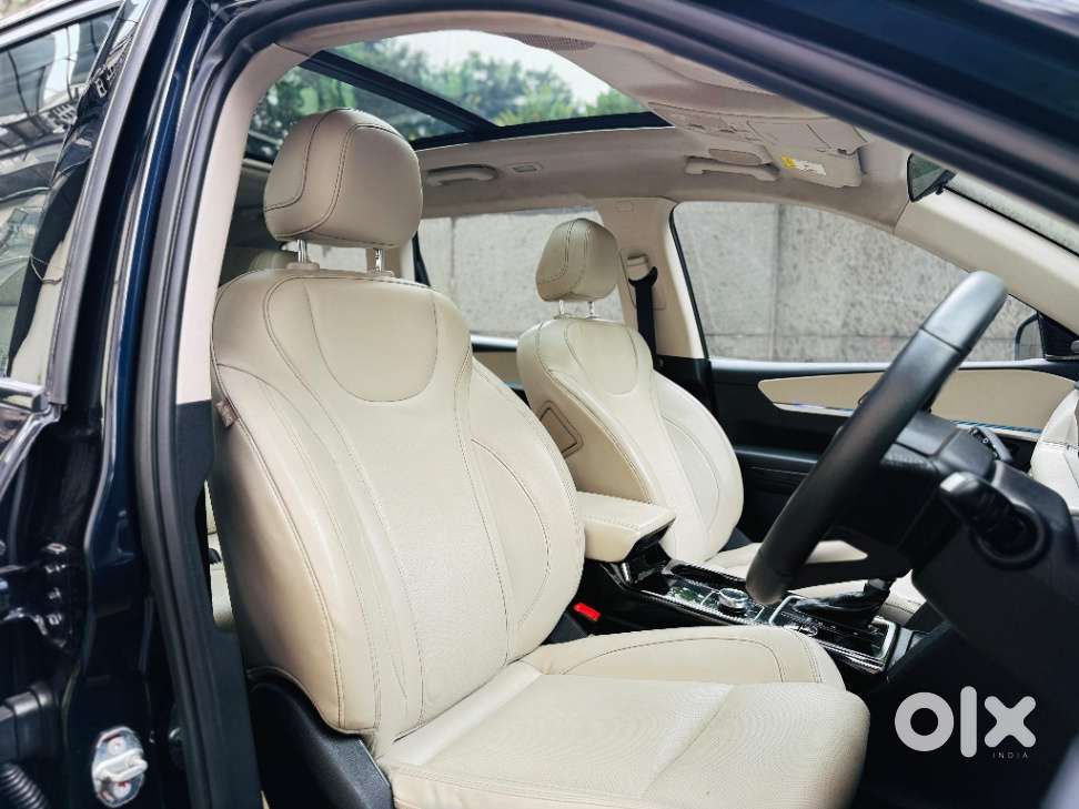 Mahindra Xuv700 2.0 Ax 7 Petrol At Luxury Pack Str, 2022, Petrol