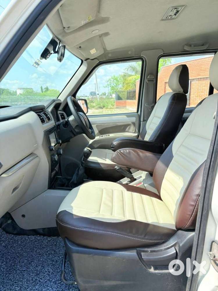 Mahindra Scorpio S10, 2015