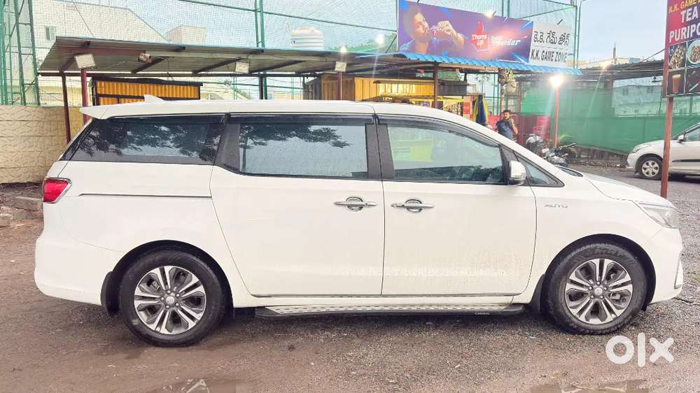 Showroom-condition Kia Carnival Premium (7-str)  Just 24,000 Km Run