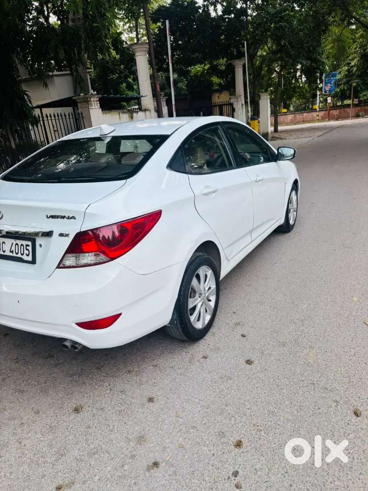 Hyundai Verna 2011 Petrol 200000 Km Driven And Also Cng