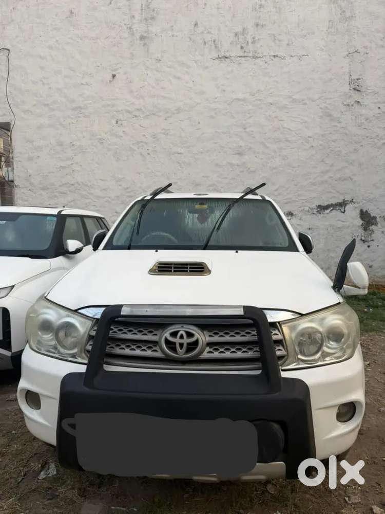 Toyota Fortuner 2011 4*4 Mt