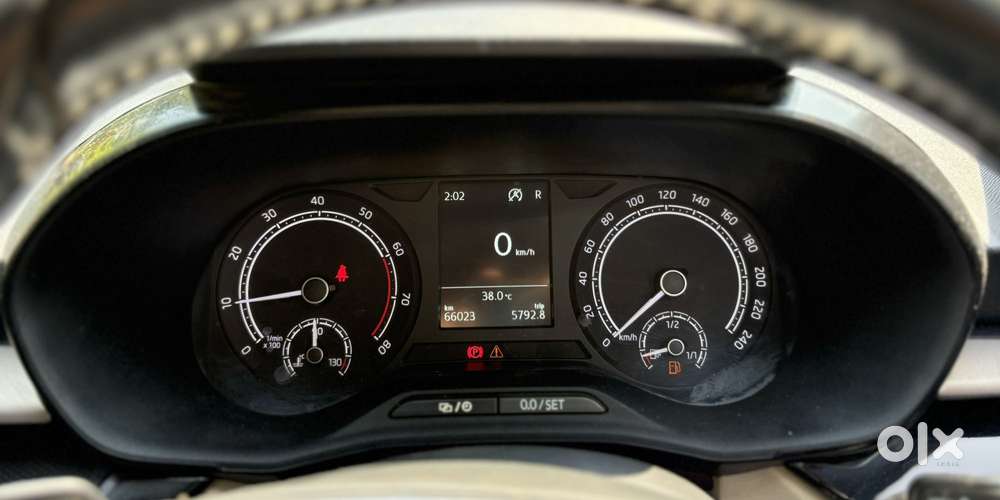 Skoda Slavia Ambition 1.0l Tsi At, 2022, Petrol