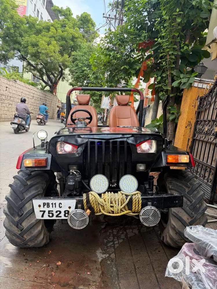Mahindra Jeep 2000 With Manual Transmission