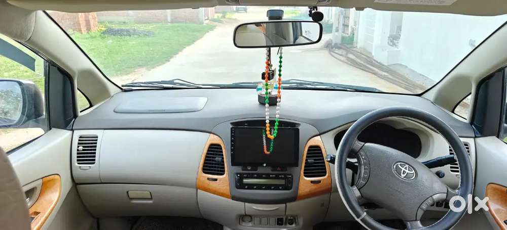 Toyota Innova 2012