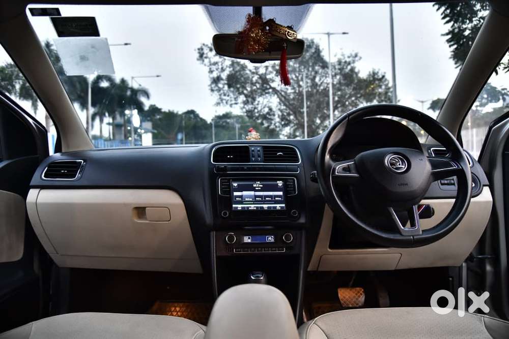 Skoda Rapid [ ] 1.6 Style Plus Mpi At, 2017, Petrol