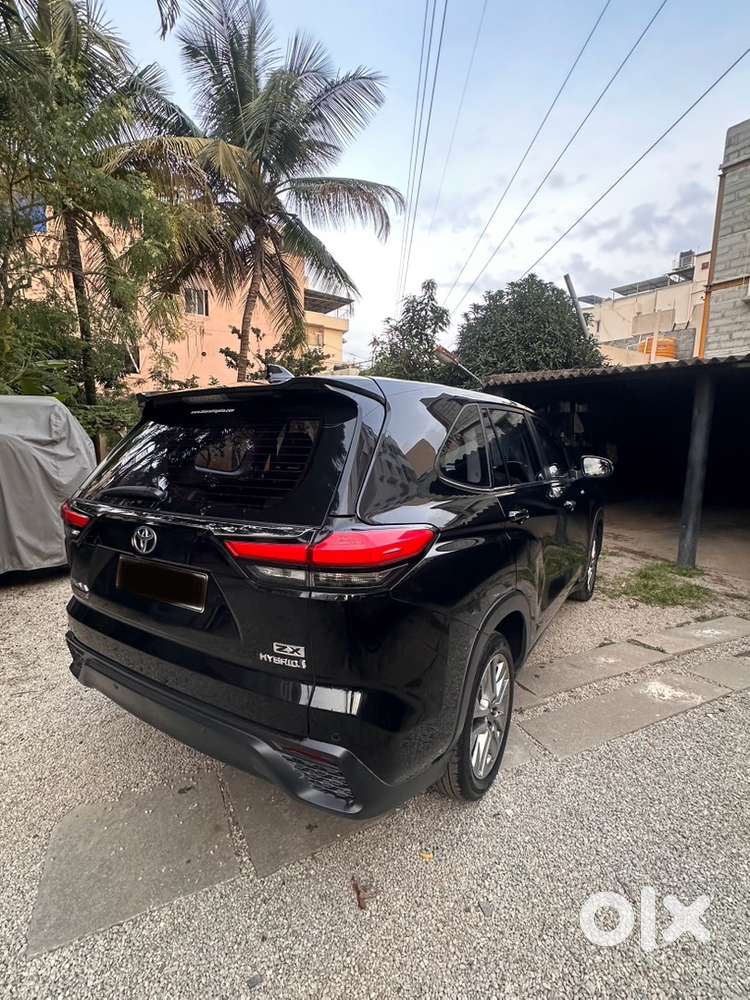 Toyota Innova Hycross 2023
