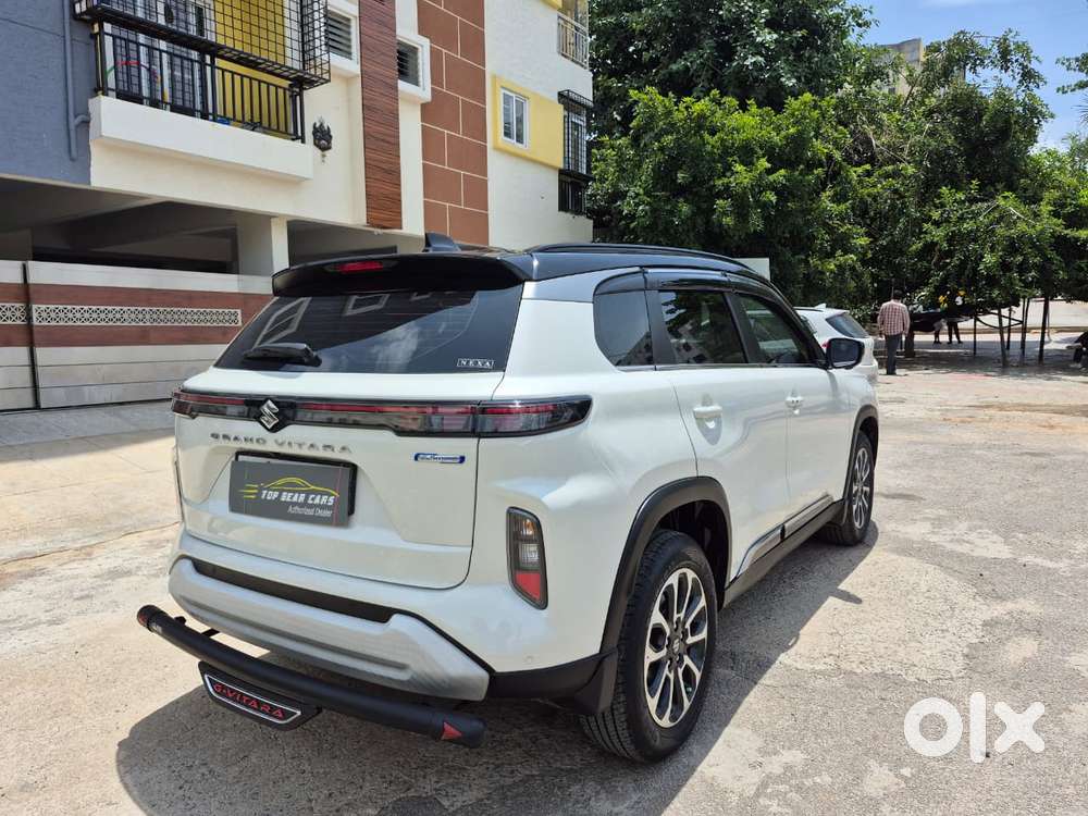 Maruti Suzuki Grand Vitara 1.5 Alpha Smart Hybrid Dual Tone, 2024, P..