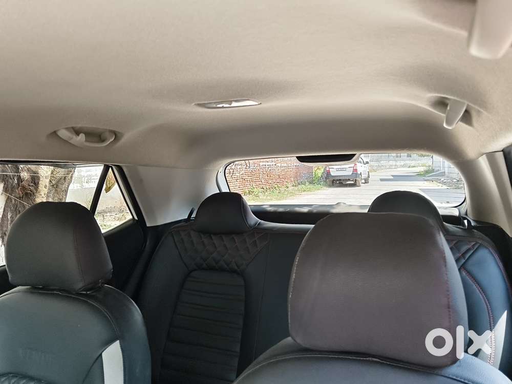 Hyundai Venue Petrol 23500 Km Driven