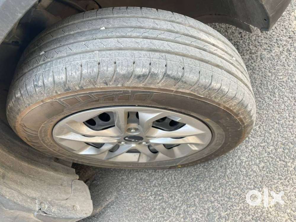 Kia Carens, 2023, Petrol