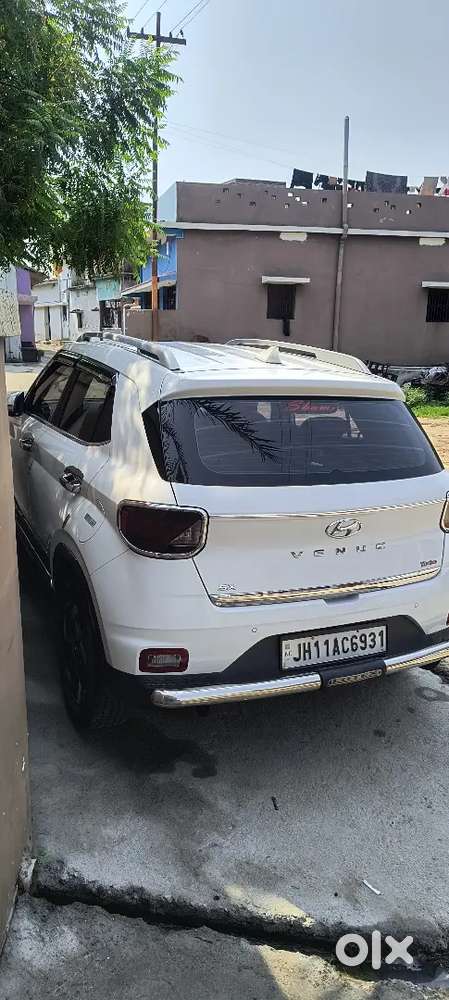 Hyundai Venue 2020 Petrol Well Maintained