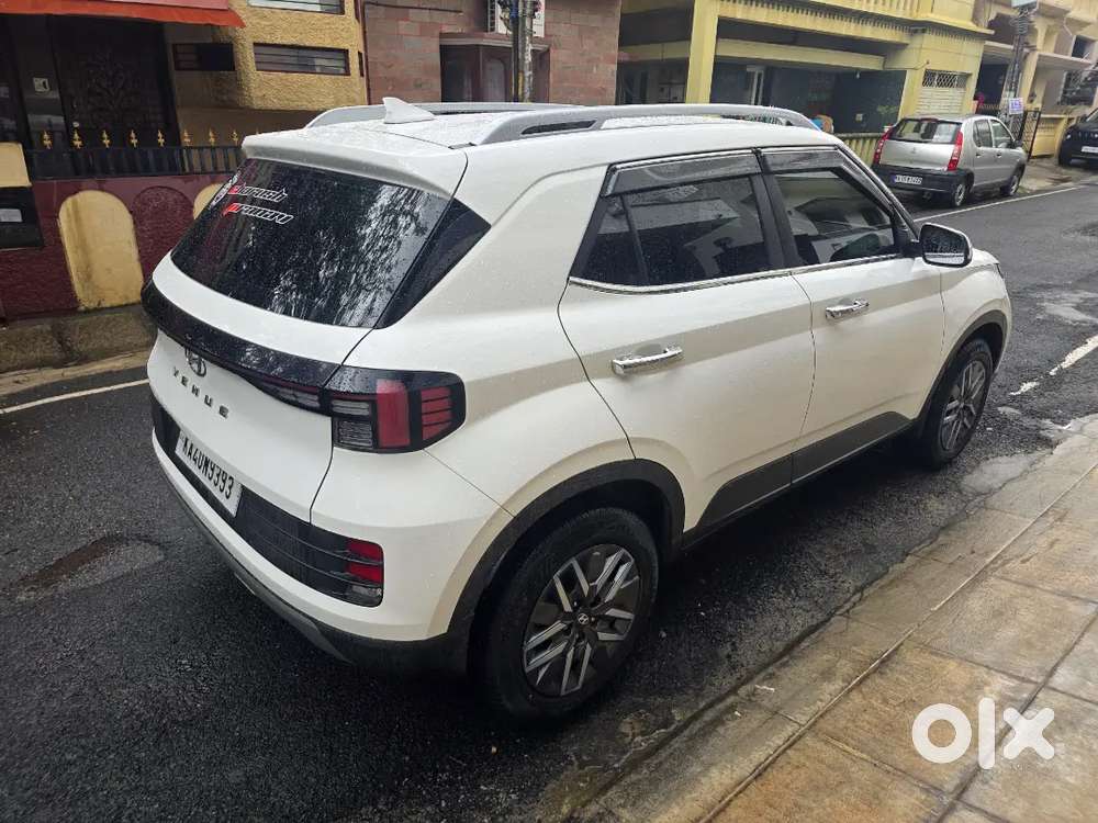 Hyundai Venue 2022 Diesel 42000 Km Driven