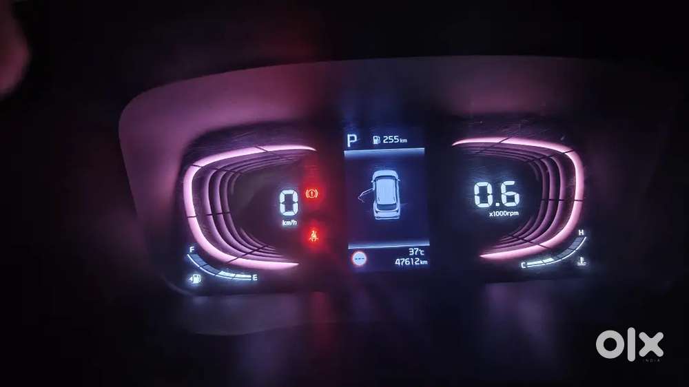 Dlf Owned Kia Carens 1.4 Luxury Plus 6 Str, 1st Owner, 47,500 Km