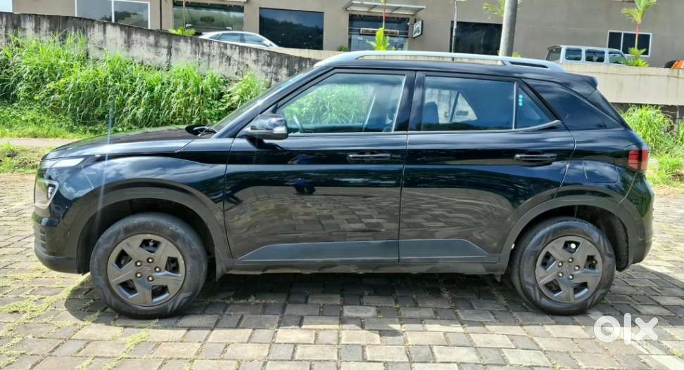 Hyundai Venue 1.2 S (o), 2023, Petrol