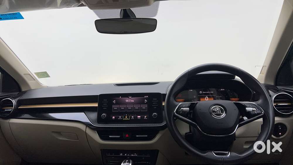 Skoda Slavia Style 1.0l Tsi At, 2023, Petrol