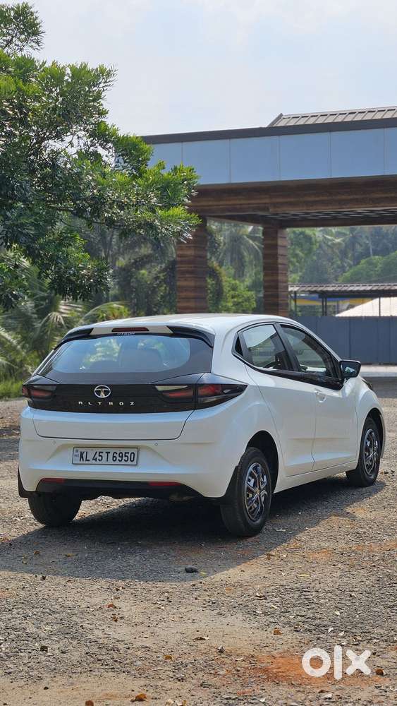 Tata Altroz 1.2 Xe, 2020, Petrol
