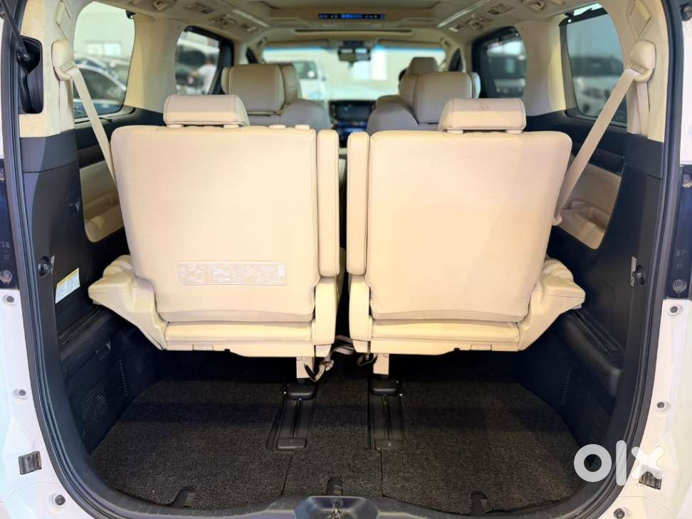 Toyota Vellfire 2.5 Executive Lounge, 2020, Petrol