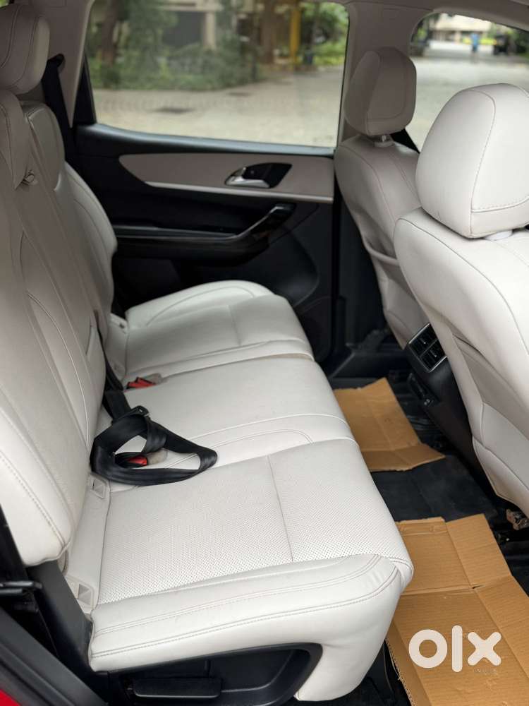Mahindra Xuv700 2.0 Ax 7 Petrol Mt Str, 2022, Petrol