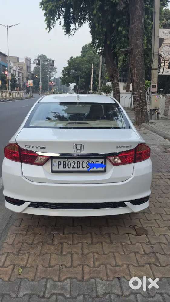 Honda City 1.5 Vx 2017 Sunroof Top Model