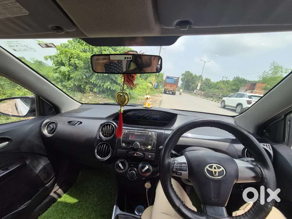 Toyota Etios Liva Diesel 2015 Milege 27 28 Ki Deti Hai