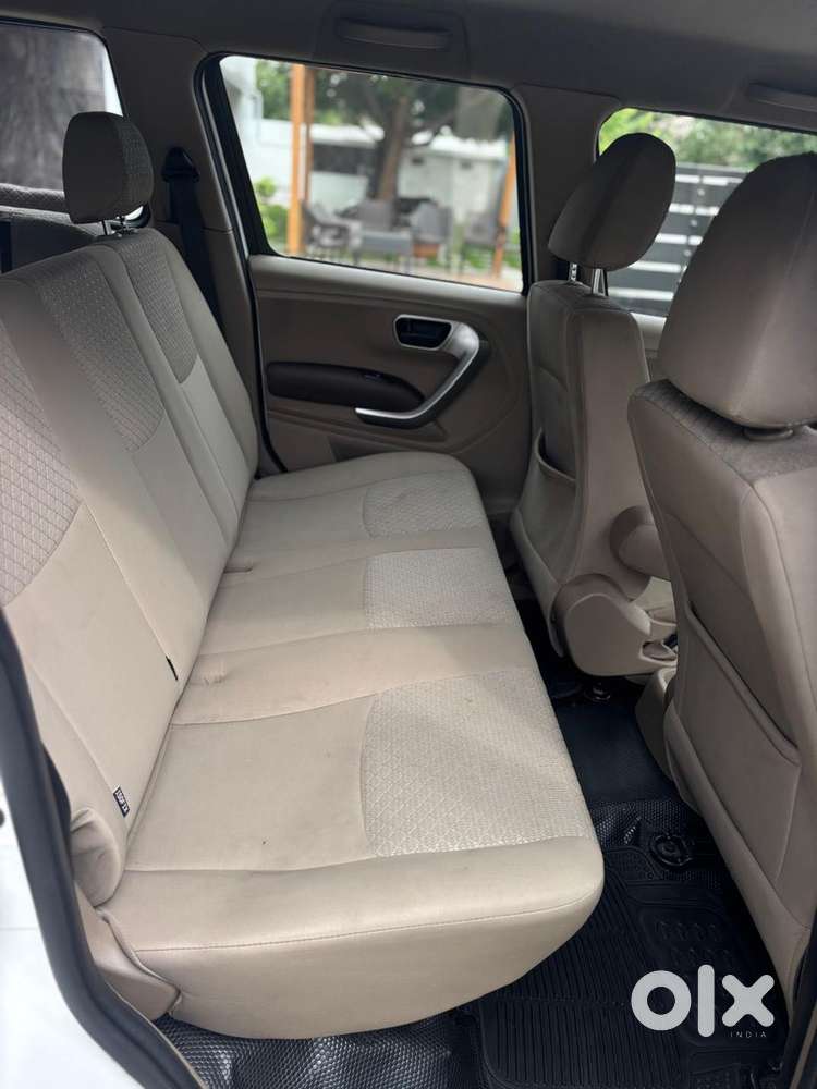 Mahindra Tuv 300 T10 Opt, 2019, Diesel