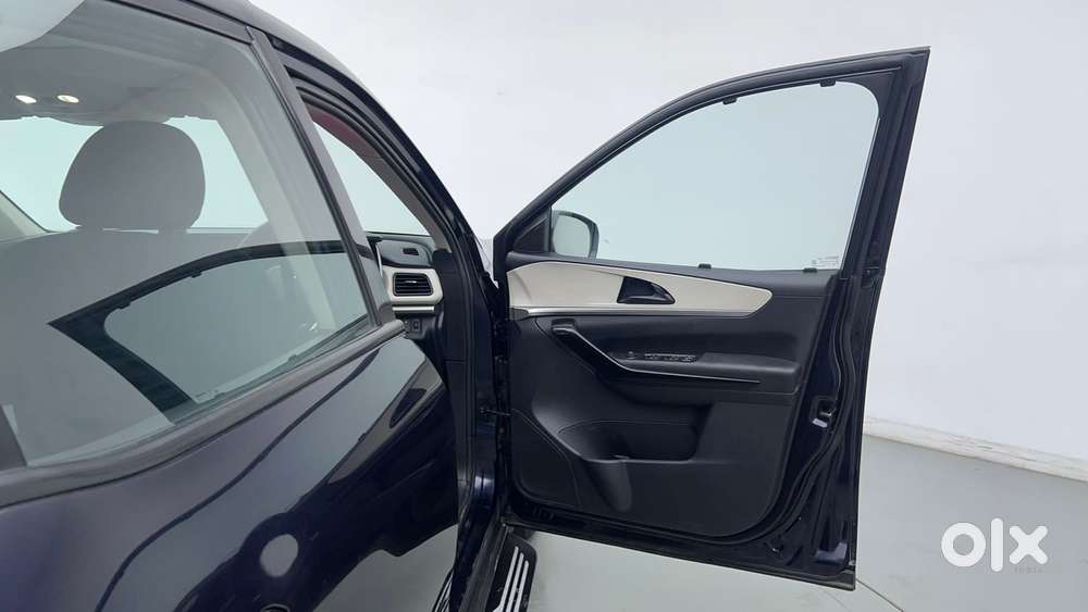 Mahindra Xuv700 2.2 Ax 5 Diesel At Str, 2023, Diesel