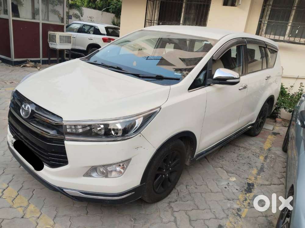 Toyota Innova Crysta 2.8 Touring Sport.