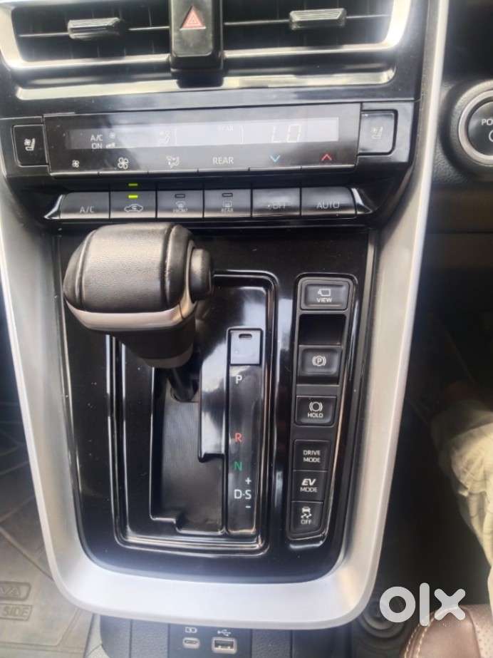 Toyota Innova Hycross 2.0 Zx Hybrid 7 Str, 2023, Cng & Hybrids