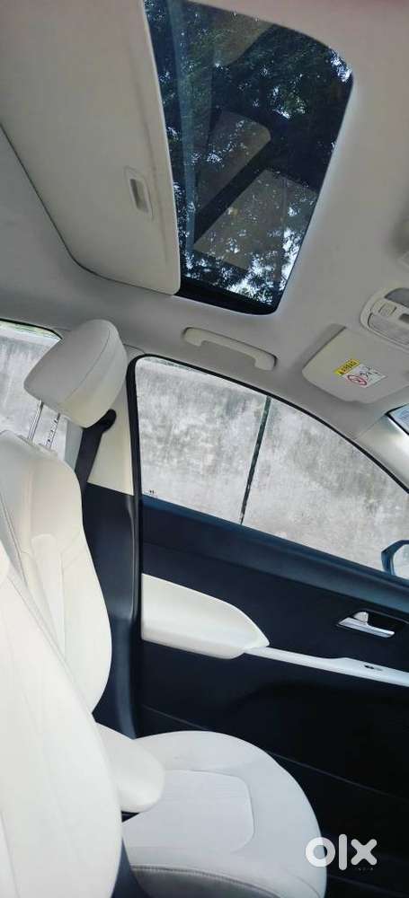 Hyundai Verna 1.5 Sx Ivt, 2025, Petrol