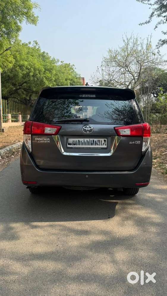 Toyota Innova Crysta 2017 Diesel Well Maintained