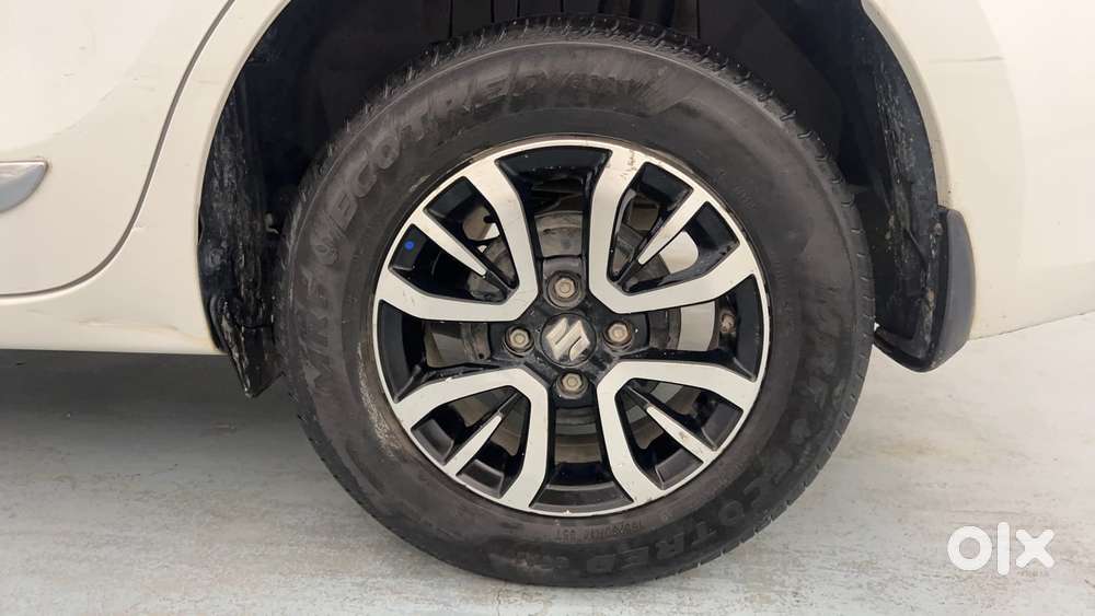 Maruti Suzuki Dzire Vxi Ags, 2022, Petrol