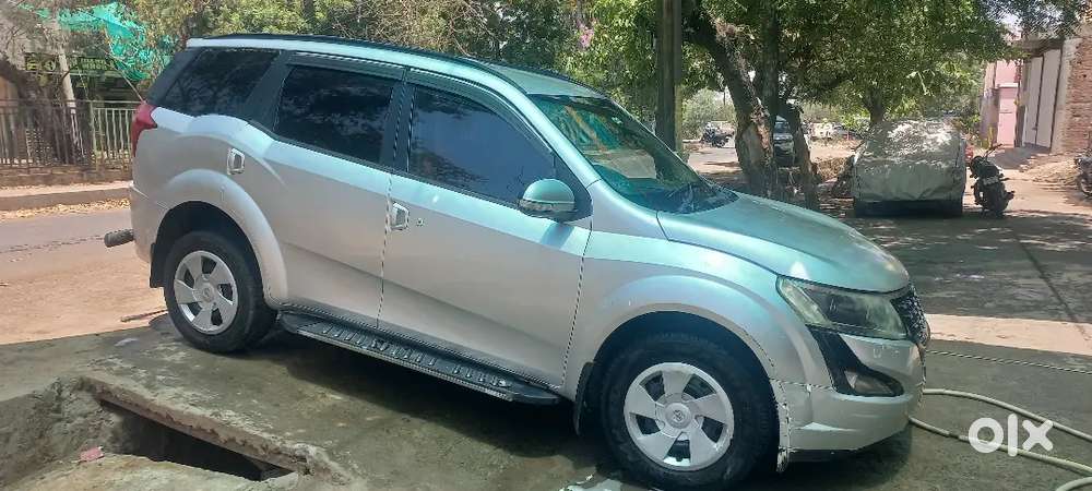 महिंद्रा Xuv 500 फोर व्हीलर