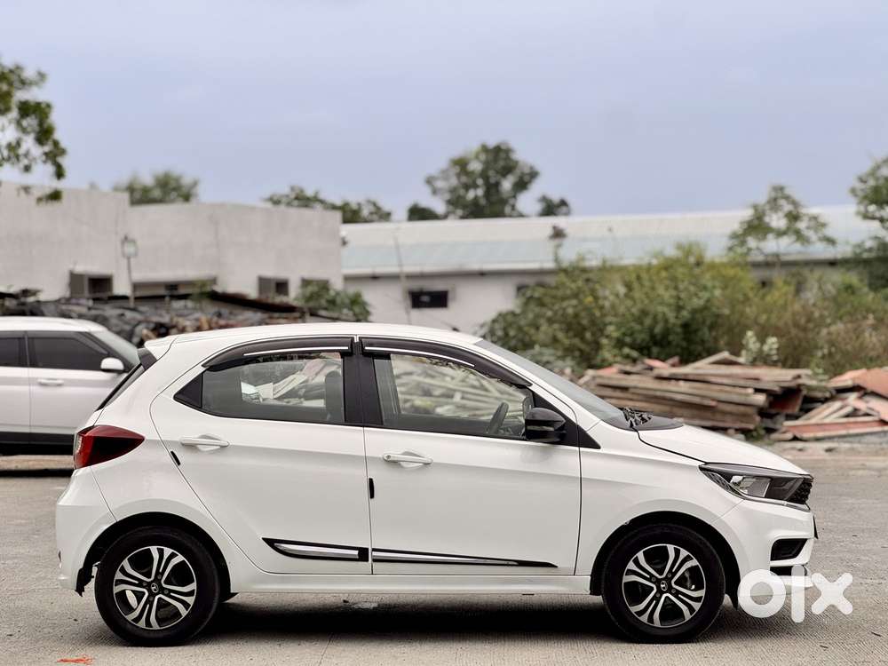 Tata Tiago, 2023, Petrol