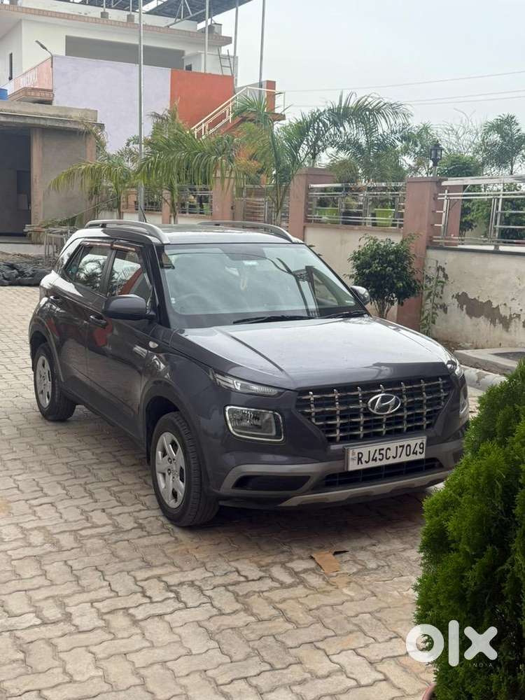 Hyundai Venue 2019 Petrol Well Maintained