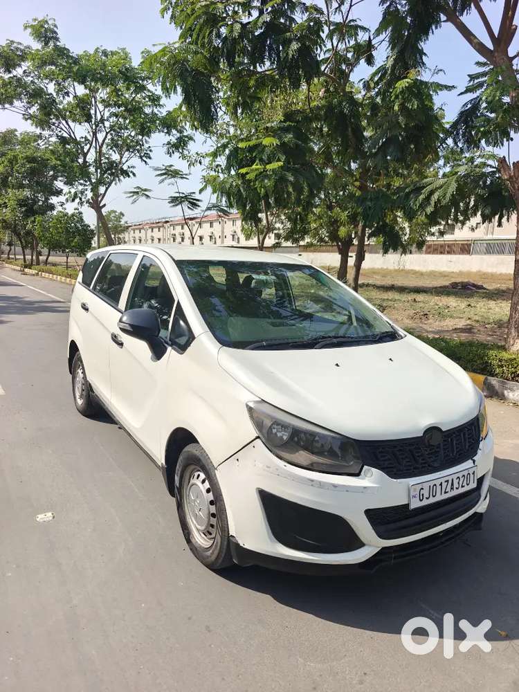 Mahindra Marazzo 2020 1st Owner White Colour