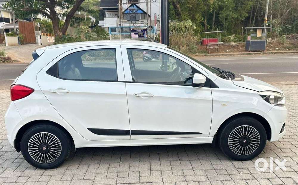 Tata Tiago 1.2 Revotron Xt (o), 2016, Petrol