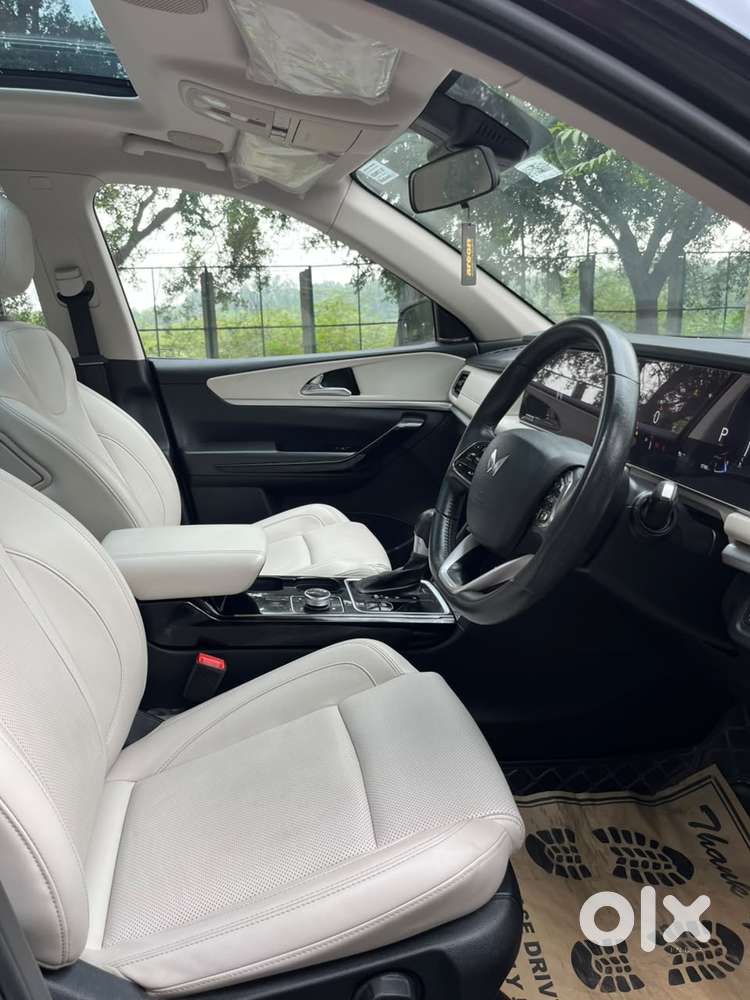 Mahindra Xuv700 2.0 Ax 7 Petrol At Luxury Pack Str, 2024, Petrol