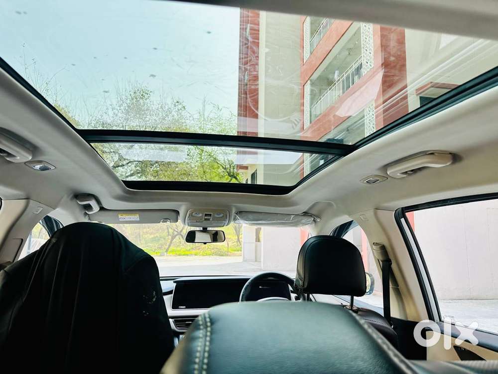 Mahindra Xuv700 2.0 Ax 5 Petrol Mt 7 Str, 2022, Petrol