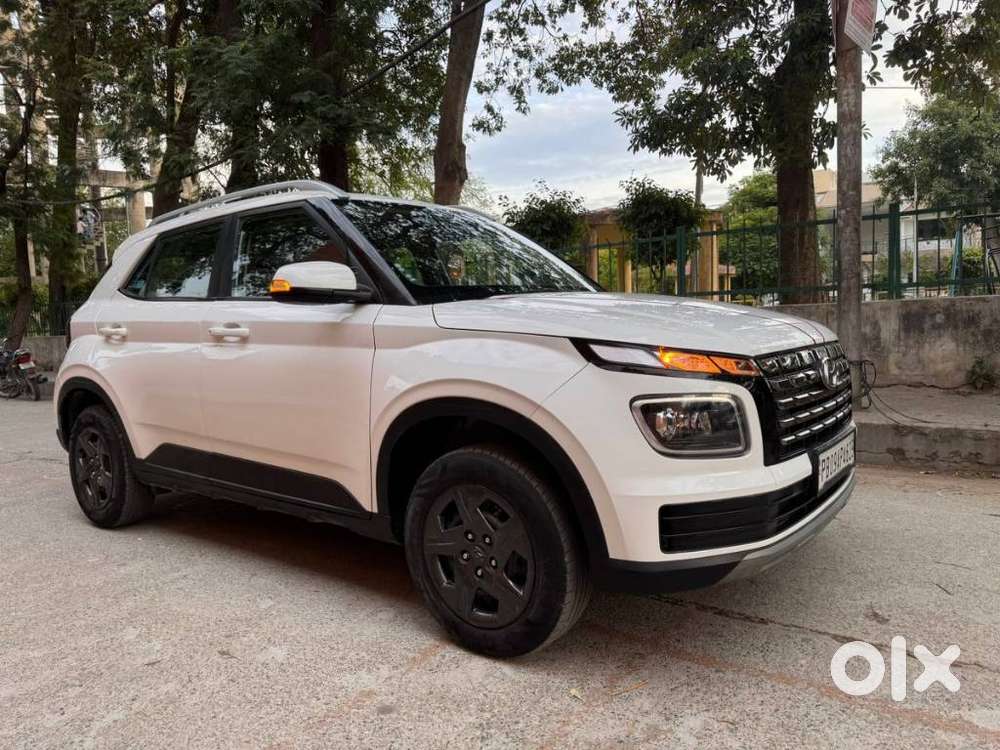 Hyundai Venue 1.2 S (o), 2024, Petrol